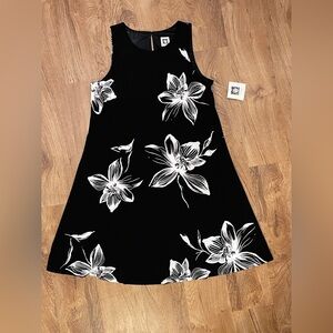Anne Klein Black/White Lilly Midi Dress Women’s size 8 NWT *packable for vacay*